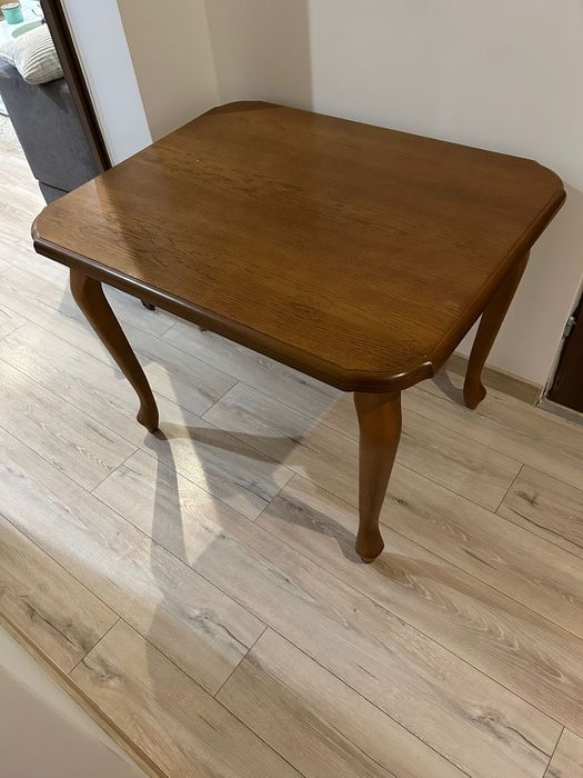 Drewniany stół - styl retro