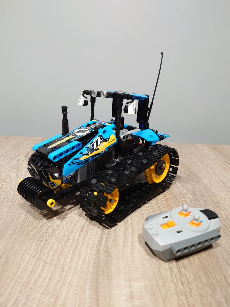 Klocki LEGO Technic 42095 wyścigówka plus gratisy