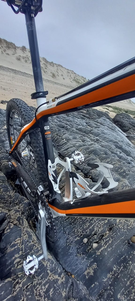 KTM TORYN Master em Carbono