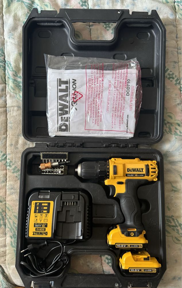 Aparafusadora Dewalt DCD710D2