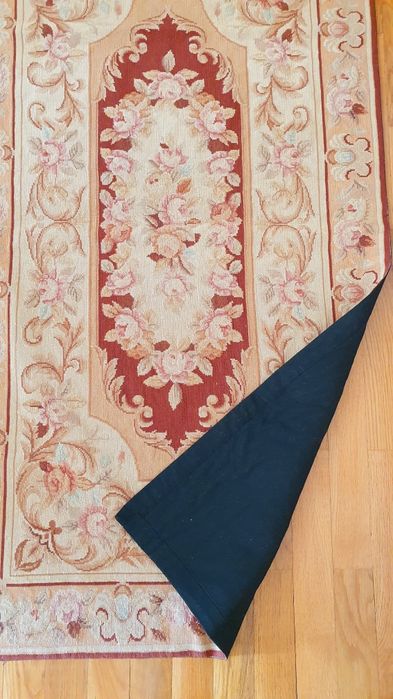 Tapetes tons ferrugem, rosa e beige