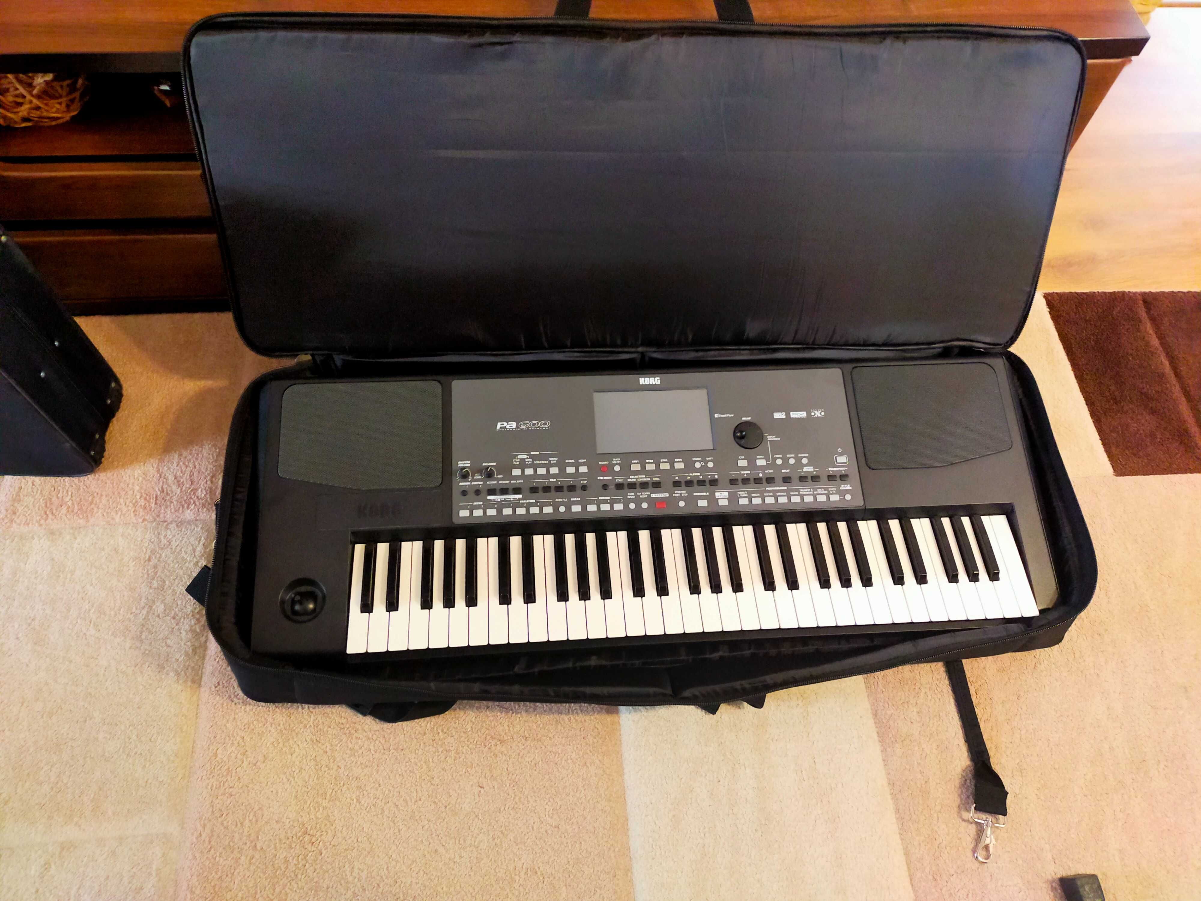 Korg pa 600 stan bdb.