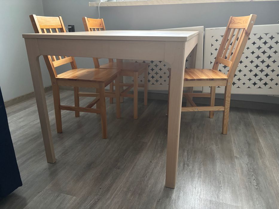 Komplet stół i 4 krzesła