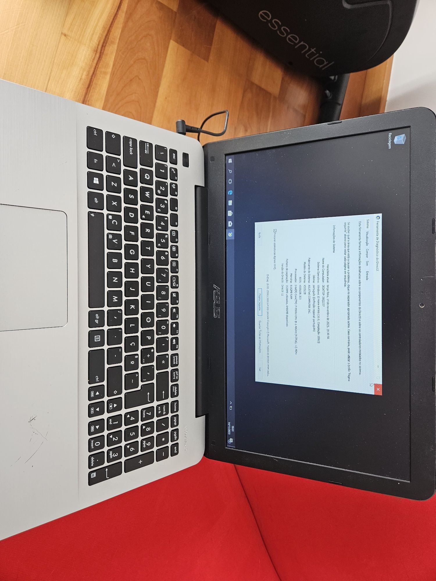 Portátil Asus X555