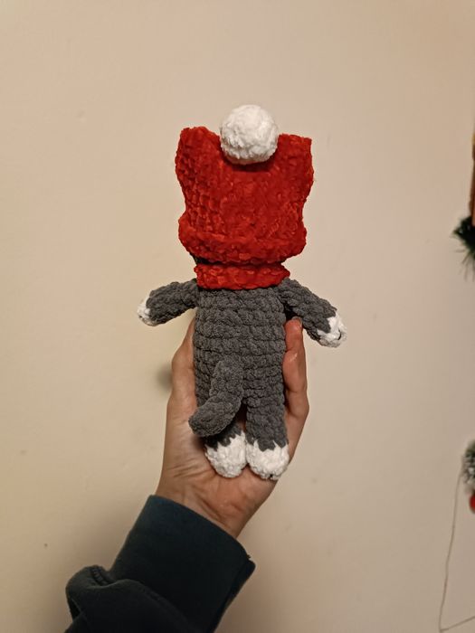 В'язані іграшки ручної роботи, дракончик, кошення та зайчик