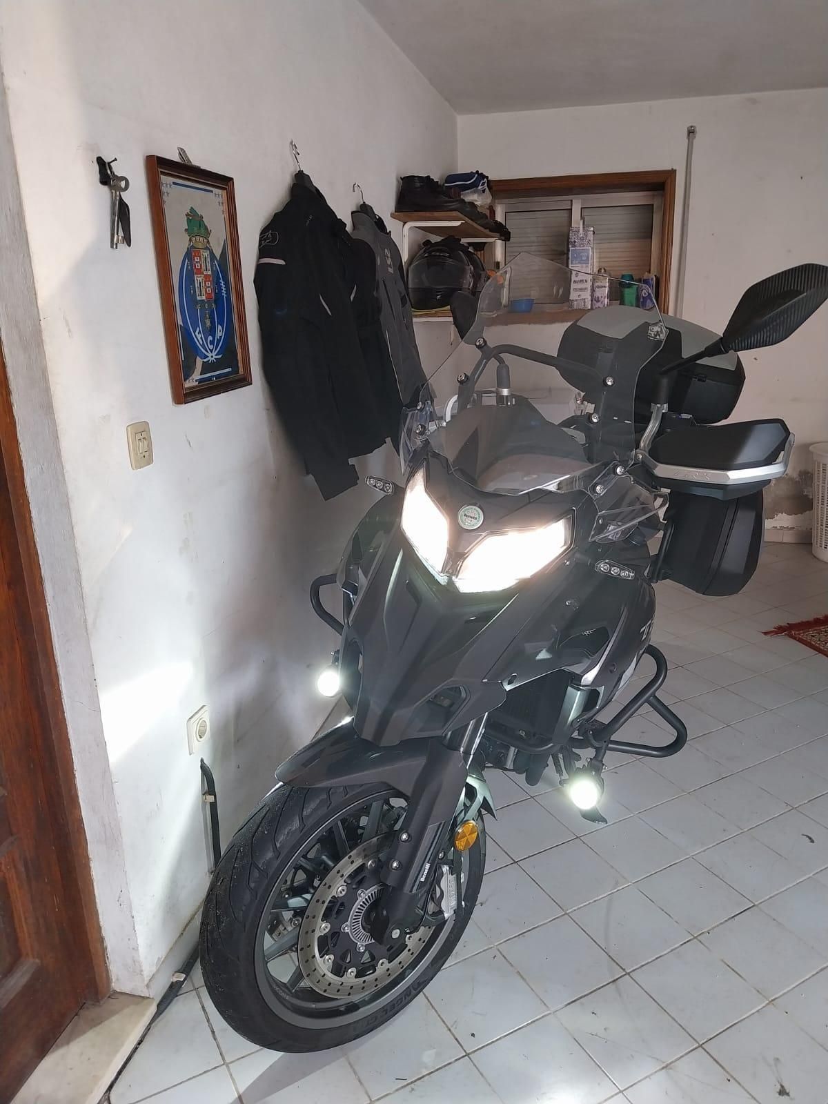 Moto Benelli TRK 502