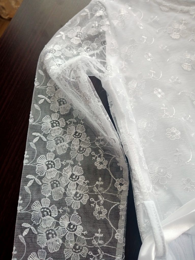 Elegancka sukienka tiulowa