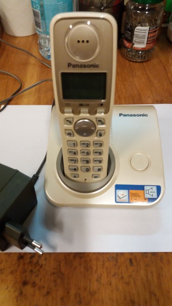 Telefon Panasonic przenośny.