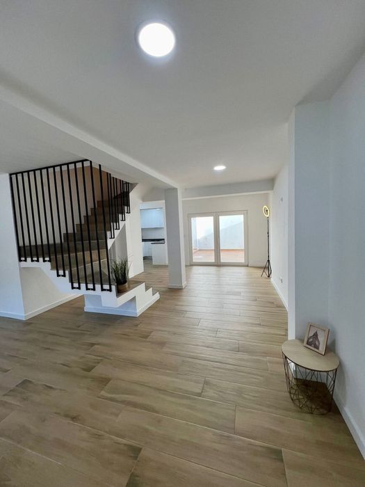 Arrendamento – Apartamento T3 com Escritório e Pátio | 1.300€/mês