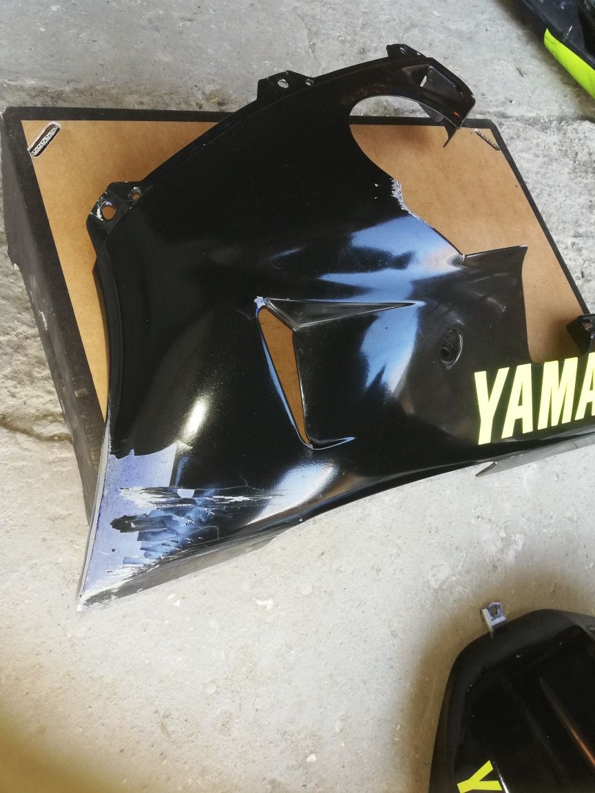Yamaha R1 rn 04 bok owiewka lewa plug