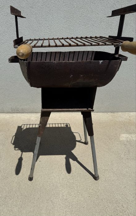 Grelhador em Ferro + Grelha + Acendedor