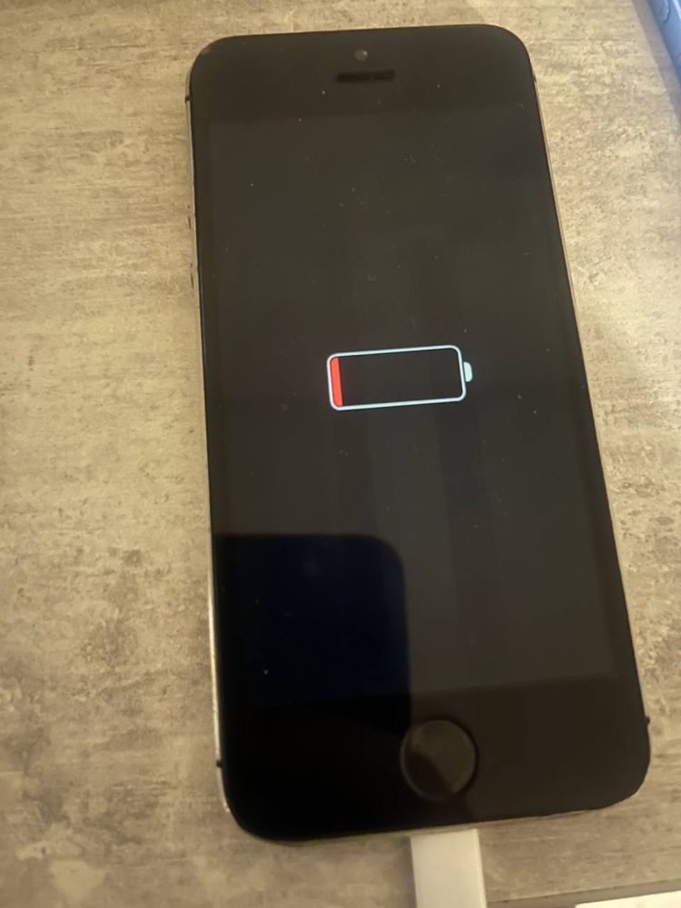 Продам iPhone 6, 5s в хорошем состоянии ! Срочно уезжаем!