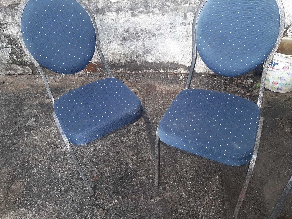 cadeiras em ferro