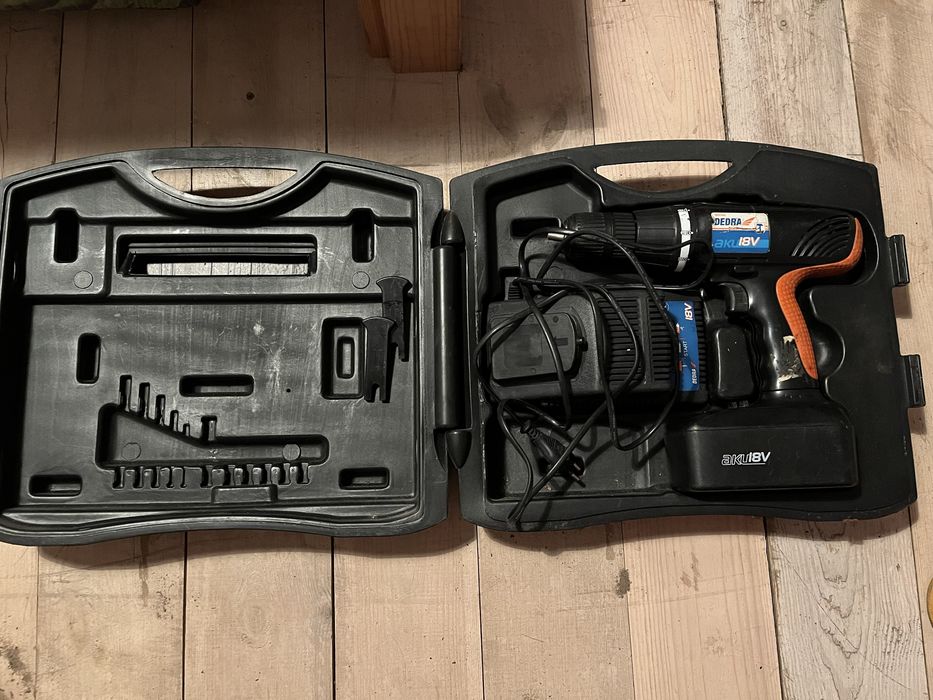 Wiertarko-wkrętarka udarowa akumulatorowa Dedra DED7844. 18V