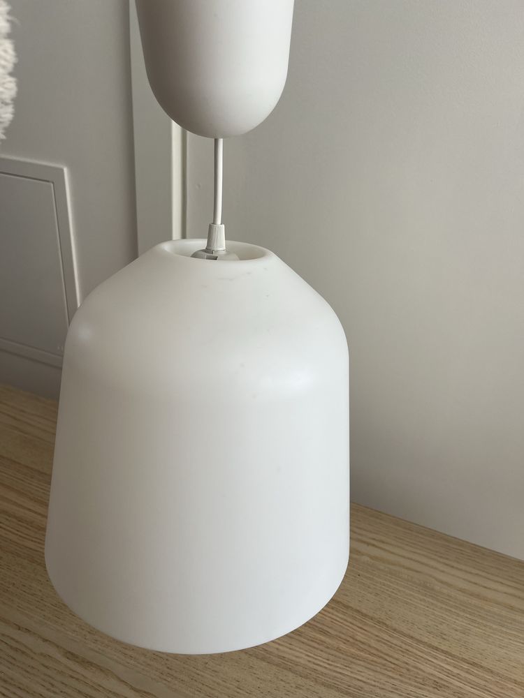 Candeeiro branco plastico