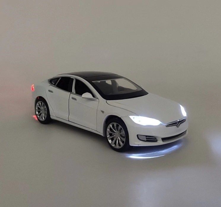 Tesla Model S \ Тесла S. Масштабная металлическая модель 1:32. Новая!