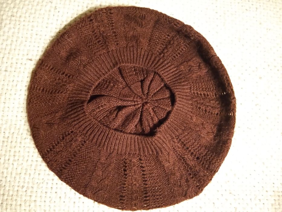 Czapka typu beret, ażurowa, burgund/ hm
