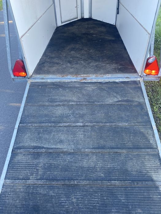 Przyczepa do przewozu koni MARO DMC 1300kg