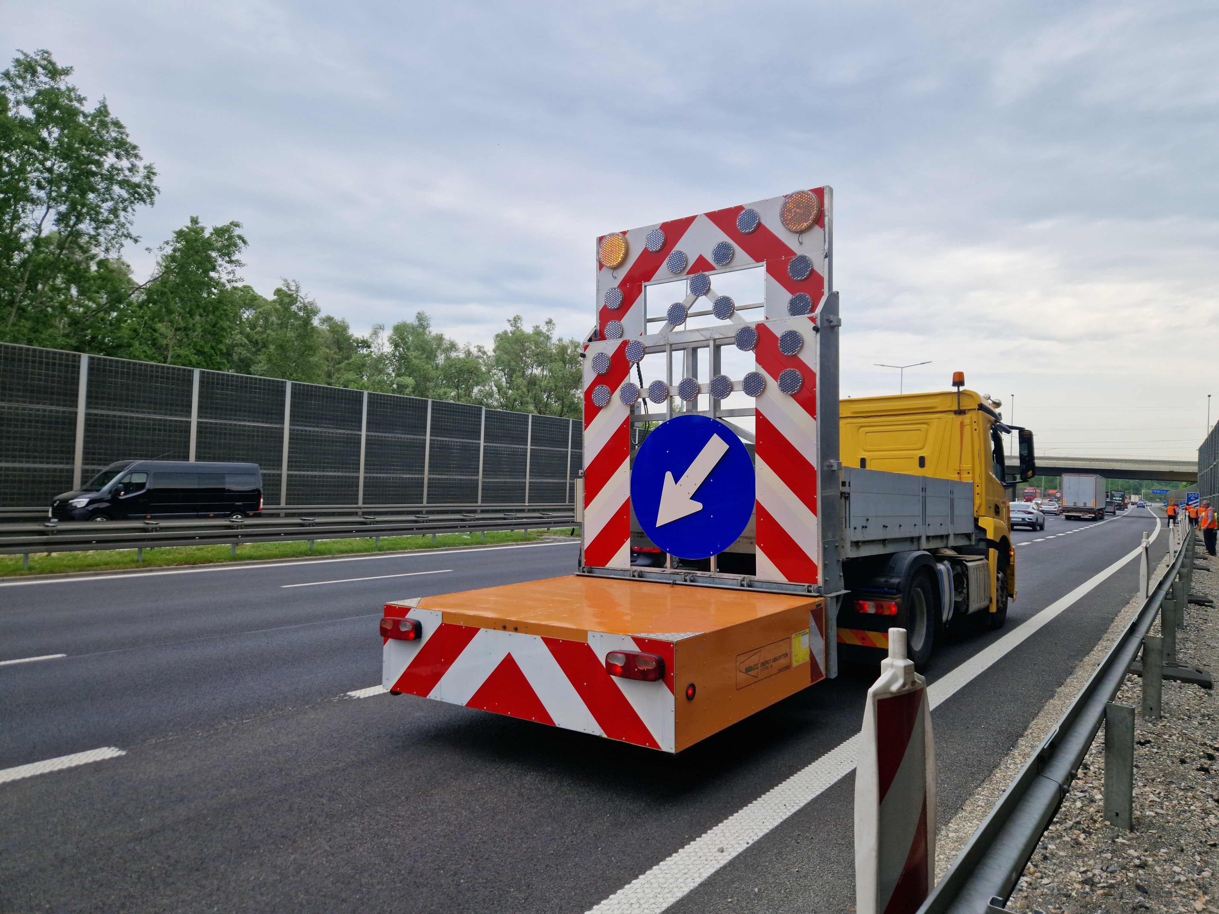 Wynajem poduszki zderzeniowej TMA wraz ze znakiem U26a, U27, VMS