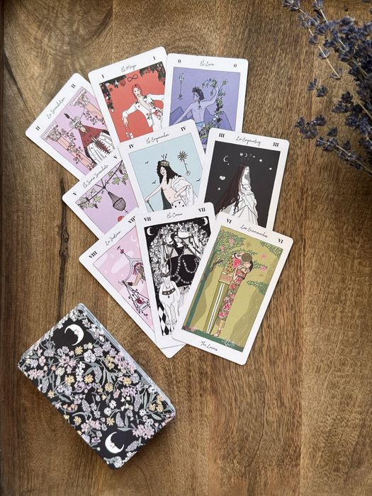 НОВА колода карт таро Tarot de Carlotydes