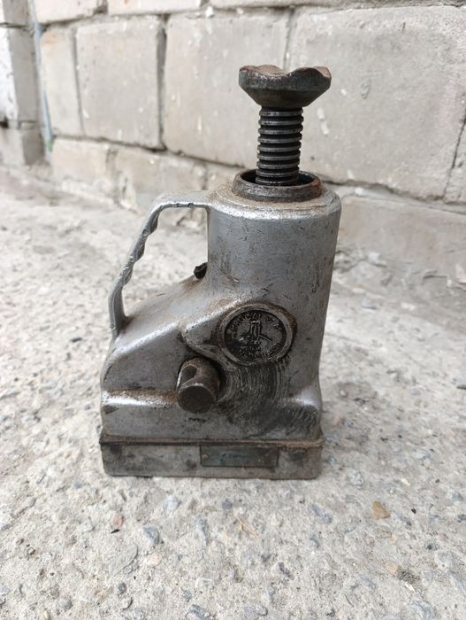 Podnośnik hydrauliczny z PRL