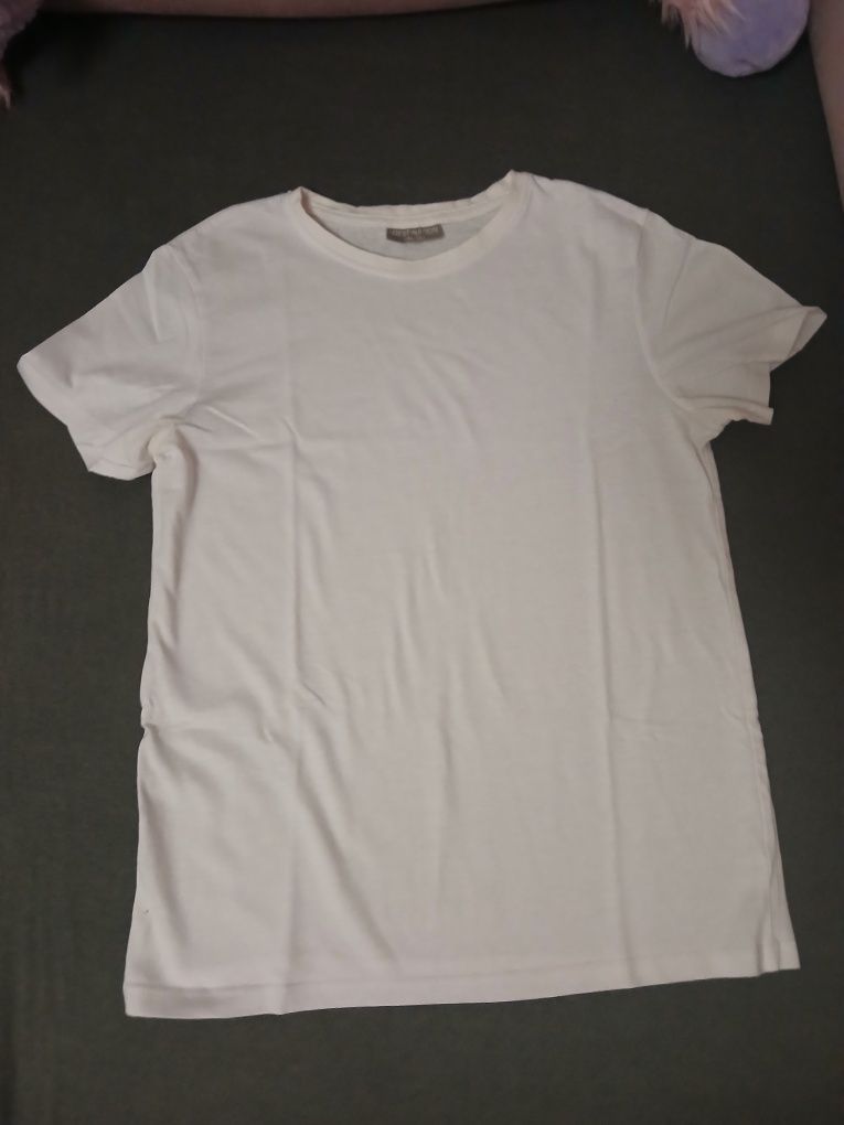 Biały T-shirt z krótkim rękawkiem