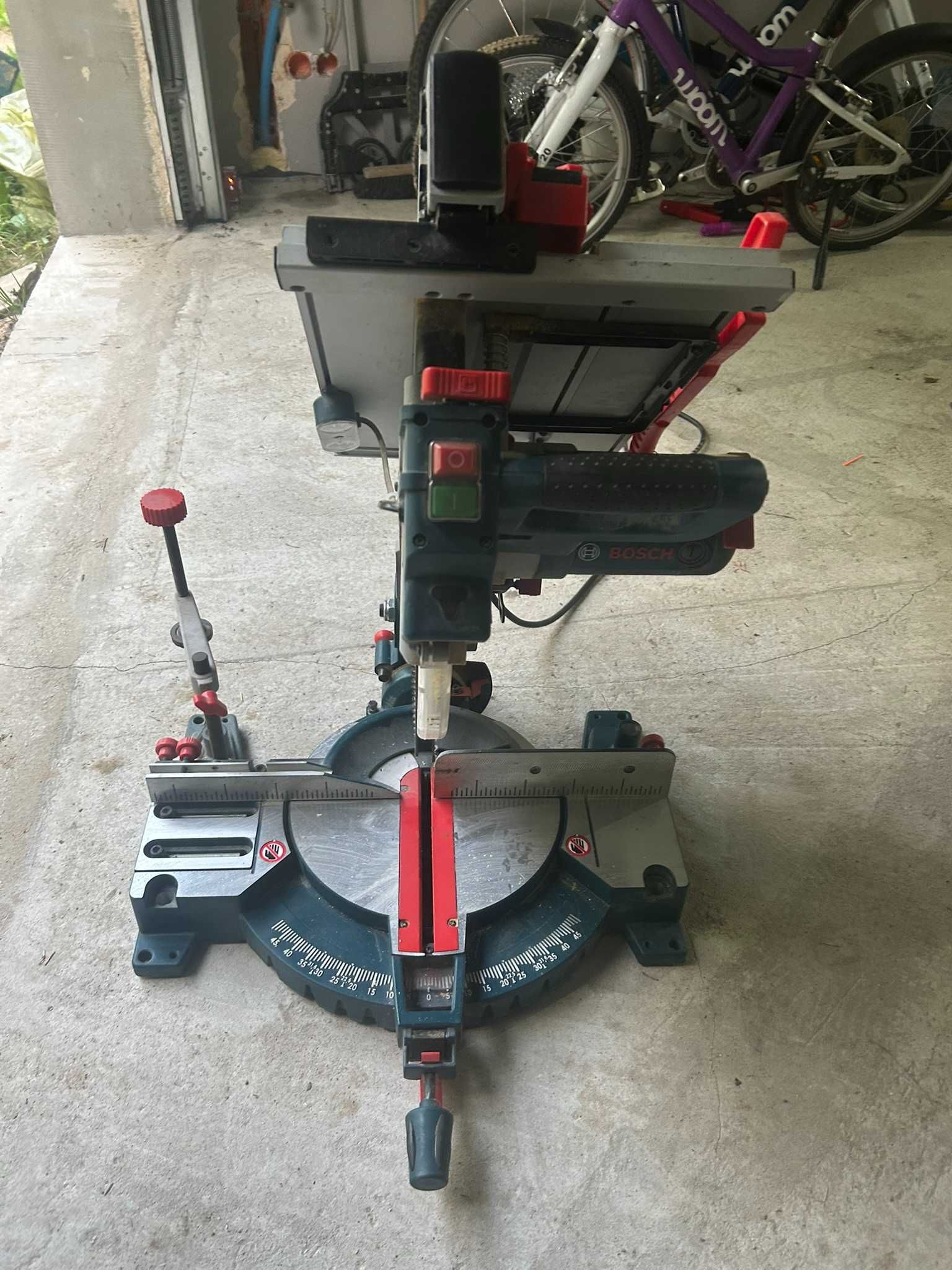 Stacjonarna piła uniwersalna BOSCH GTM 12 JL Professional