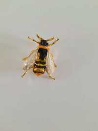 Piękna broszka retro przypinka na odzież pszczoła realistyczna owad