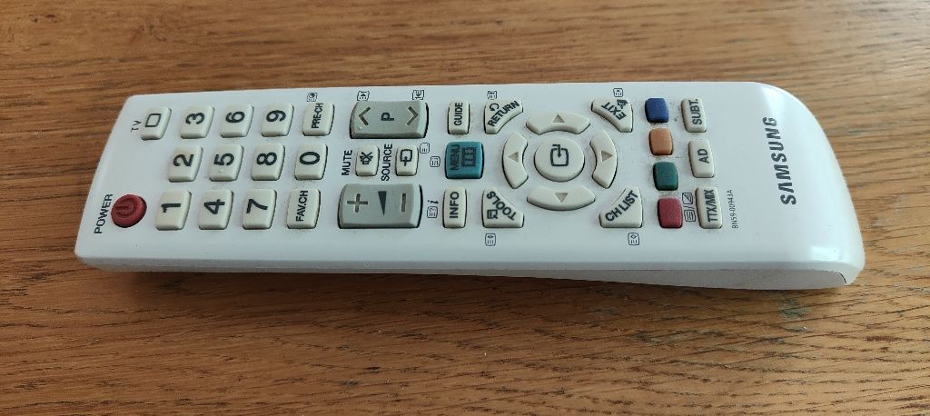 TV Samsung 19 cali z uchwytem biały.