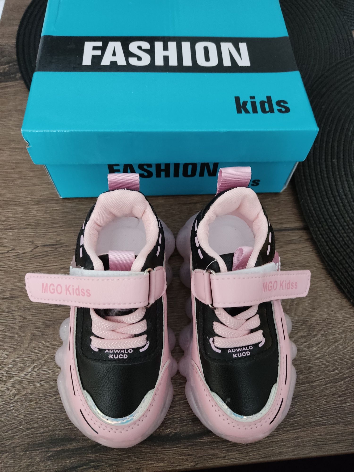 Adidasy dziewczęce rozm.23,5