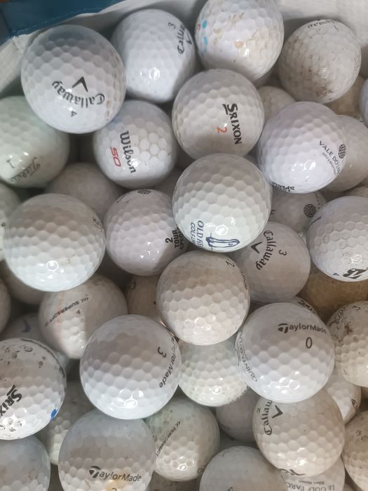 Conjunto de 200 bolas taylormade e callaway e titleist em bom estado