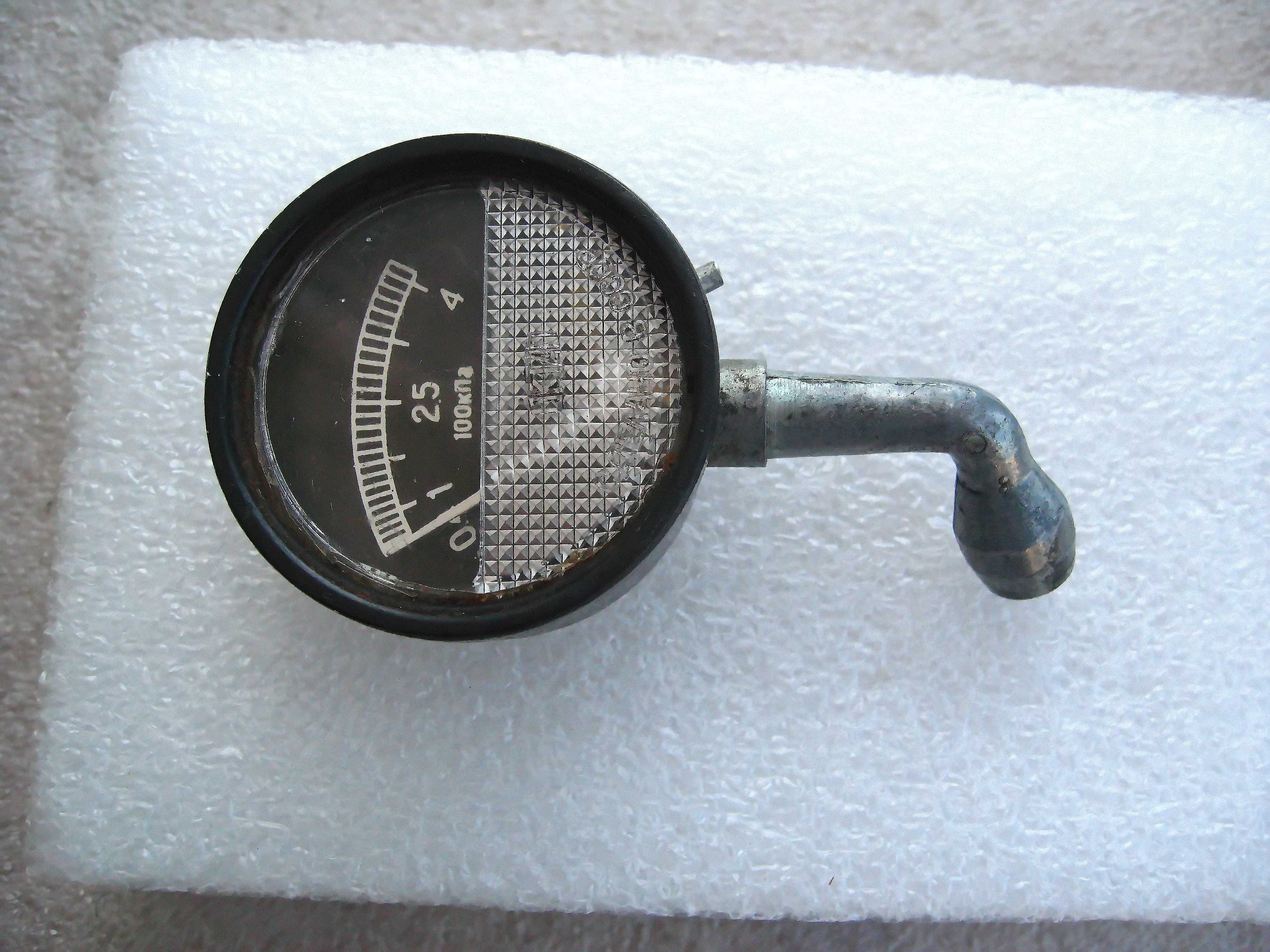 Манометр для измерения давления в шинах МД 209  СССР.