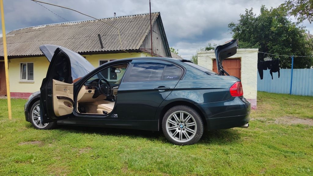 BMW E90 2.0 Автомат . Повна комплектація