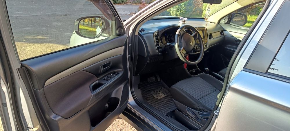 MITSUBISHI outlander 2013рік