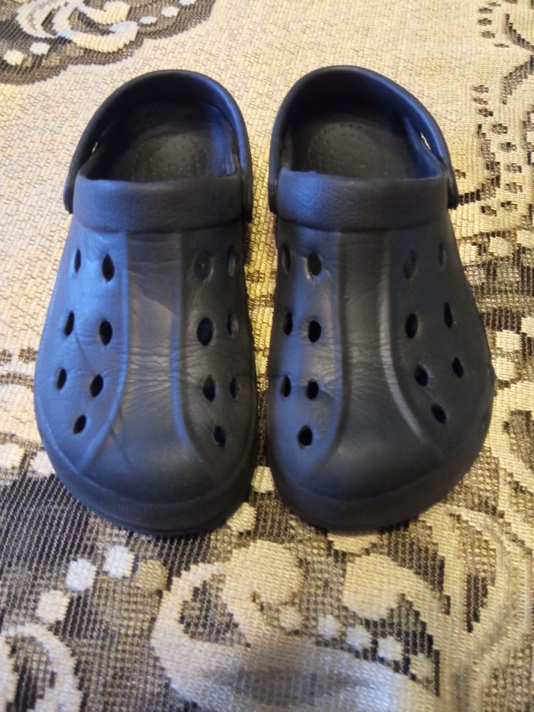 CROCS чорного кольору