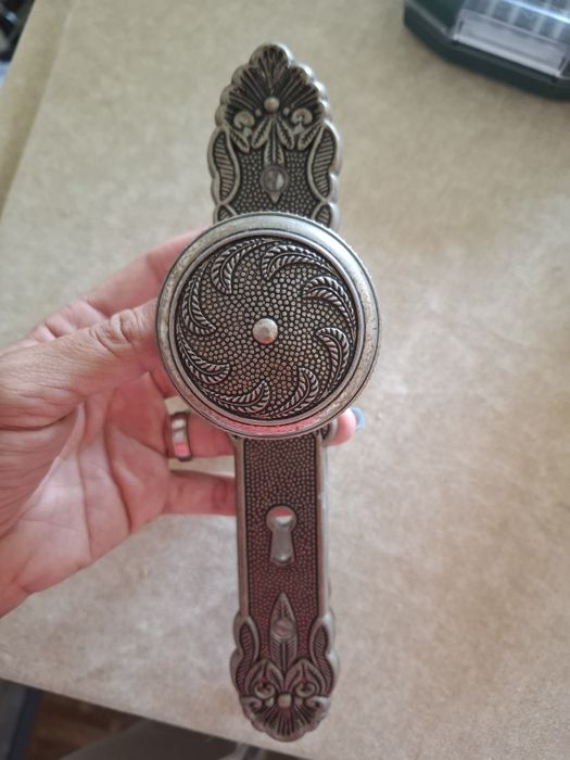 Puxadores e dobradiças