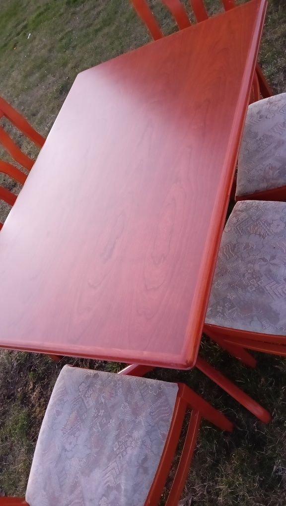 Stół i 6 krzeseł bardzo zadbane