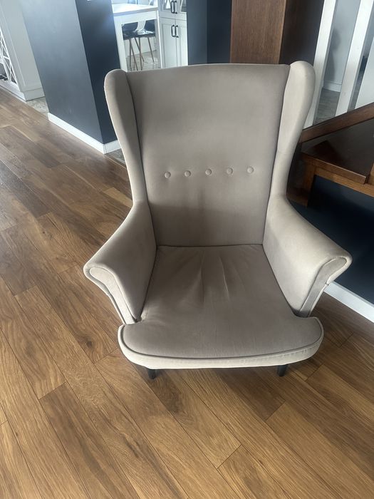 Fotel uszak jasno szary, pikowany bardzo wygodny