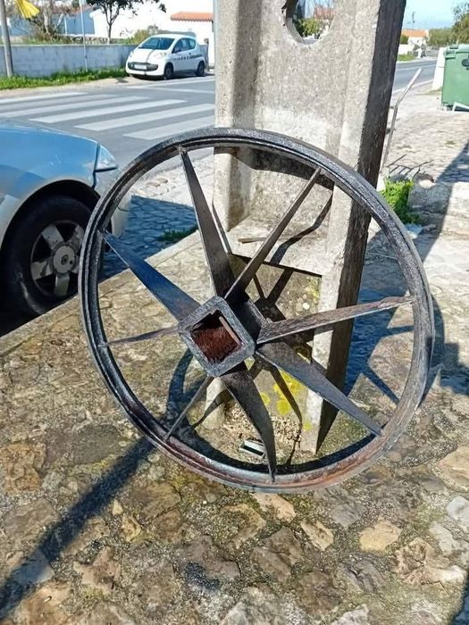 Roda em ferro para decoração