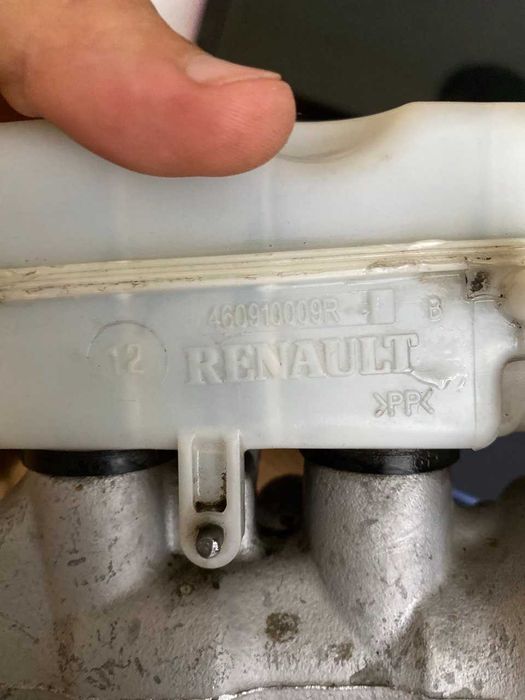 Меган 3 Головний гальмівний циліндр + бачок Renault Megan 3 460910009R