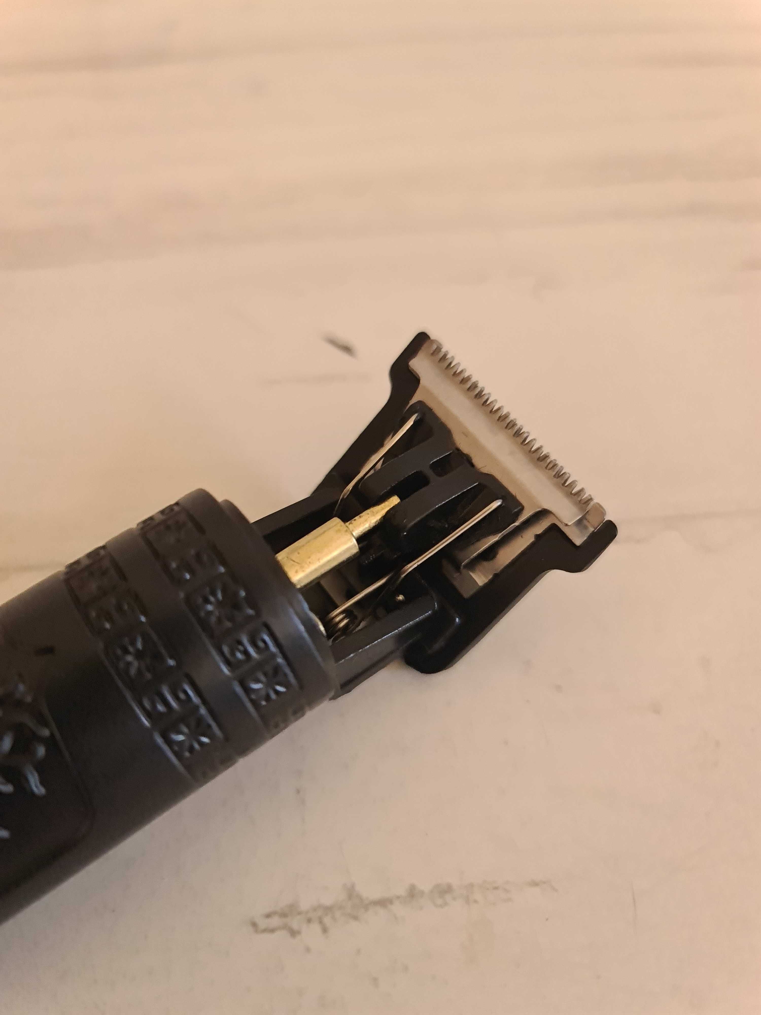 Máquina de Corte Cabelo Barba Trimmer Clipper Elétrica Barber Razor T9