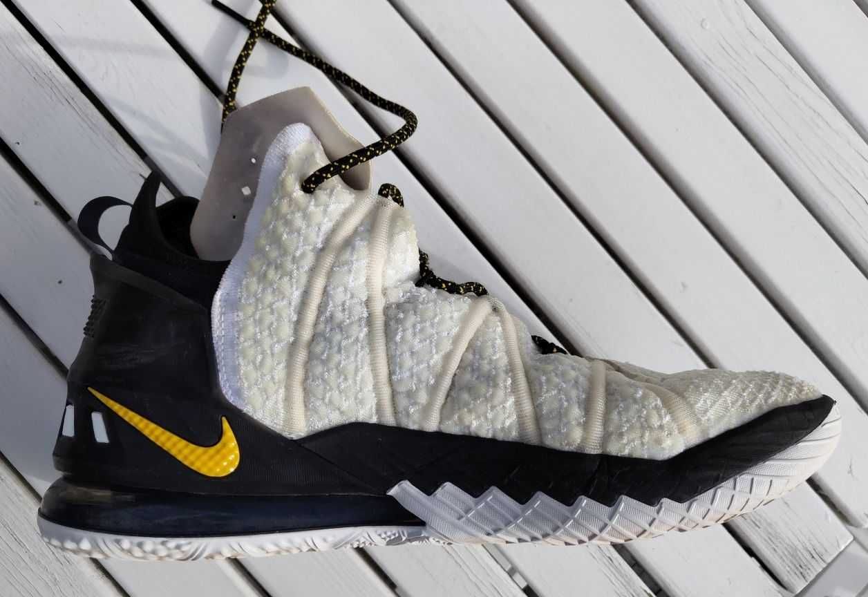 NIKE LeBron ﻿XVIII, rozmiar 45.5, białe, mało używane