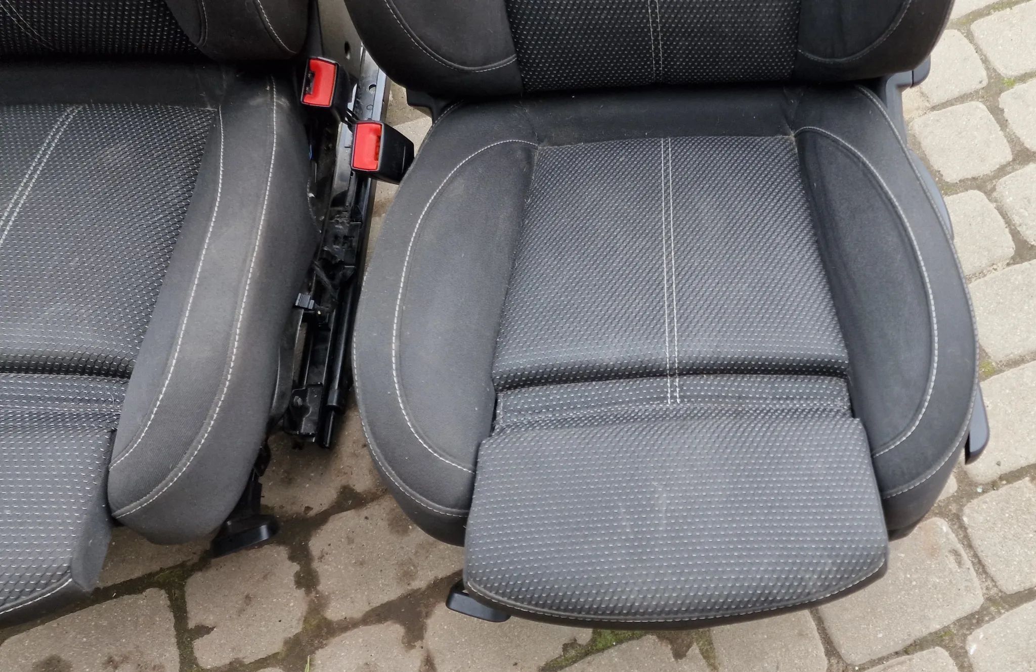 FOTEL PRZÓD PRAWY LEWY REGULOWANY GRZANY OPEL ASTRA IV KOMBI