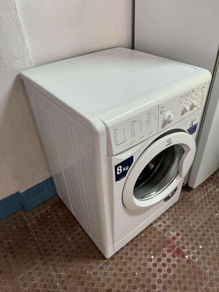 Máquina lavar roupa Indesit -8 Kg