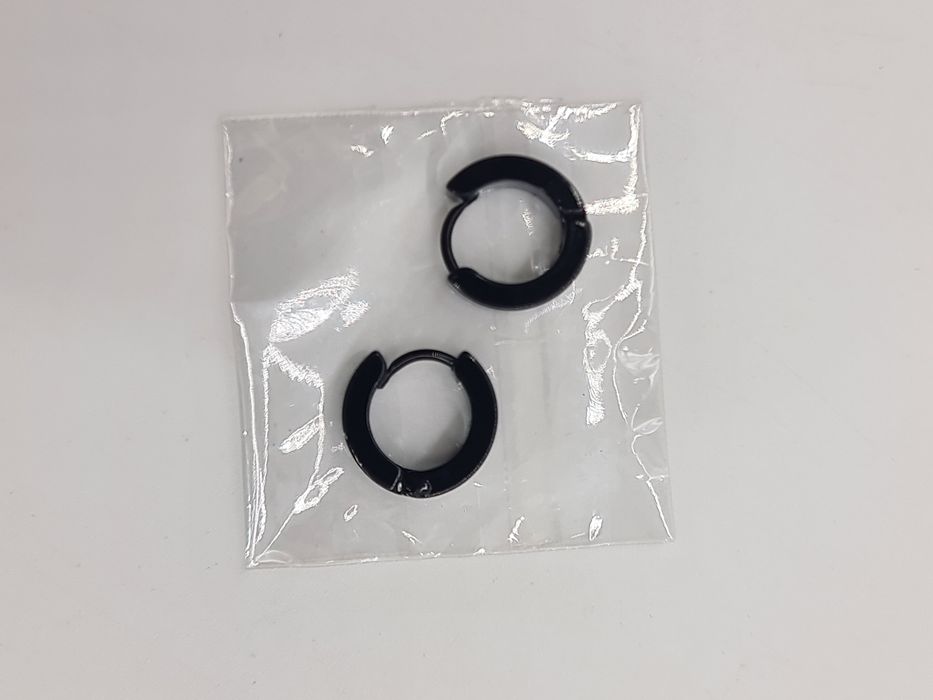 Brinco de argola preto