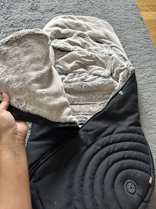 Zimowy śpiworek do wózka dziecięcego