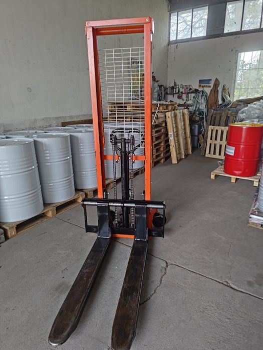 Wózek masztowy ręczny paleciak