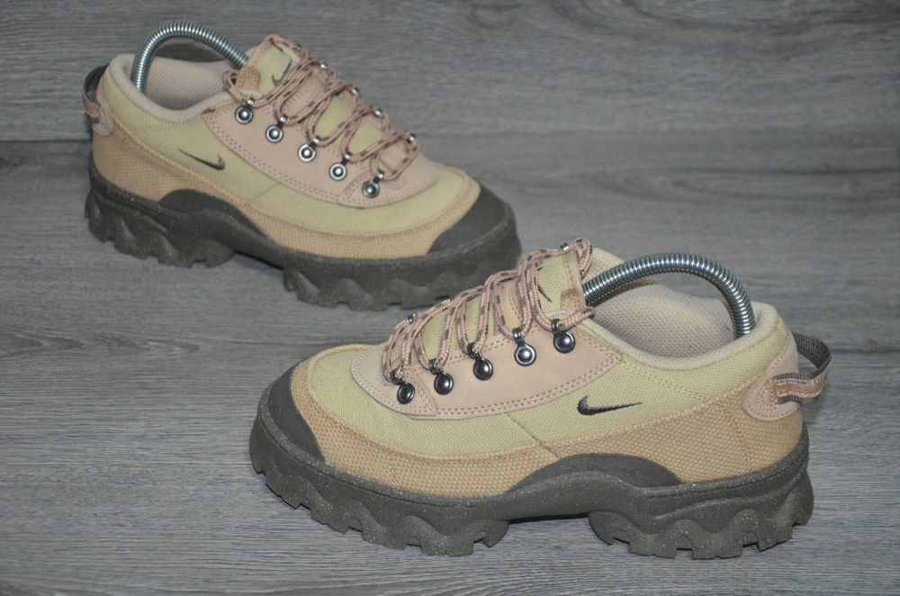 Продам кросівки Фірма Nike Lahar Low Canvas.