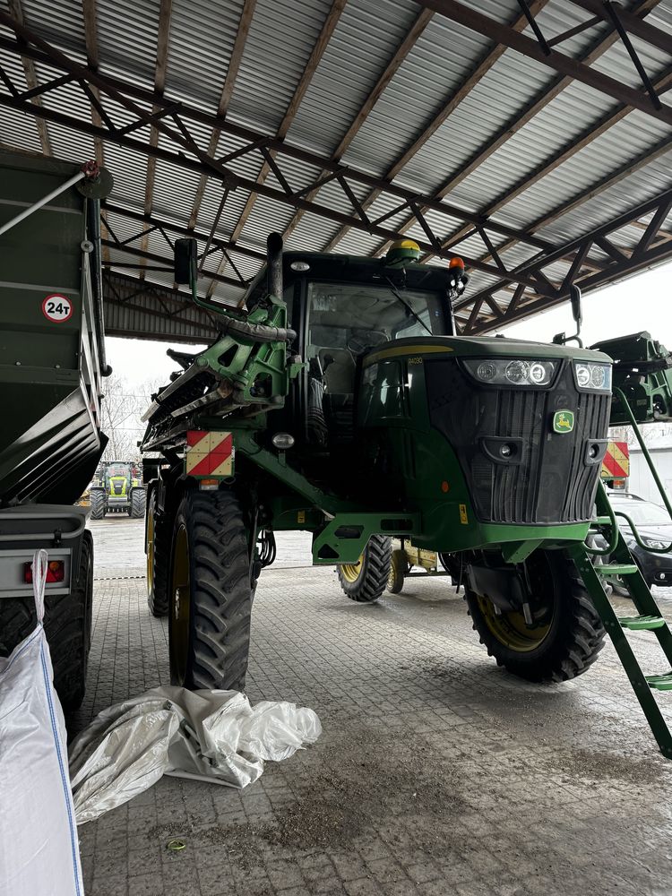 Самохідний обприскувач John Deere R4030