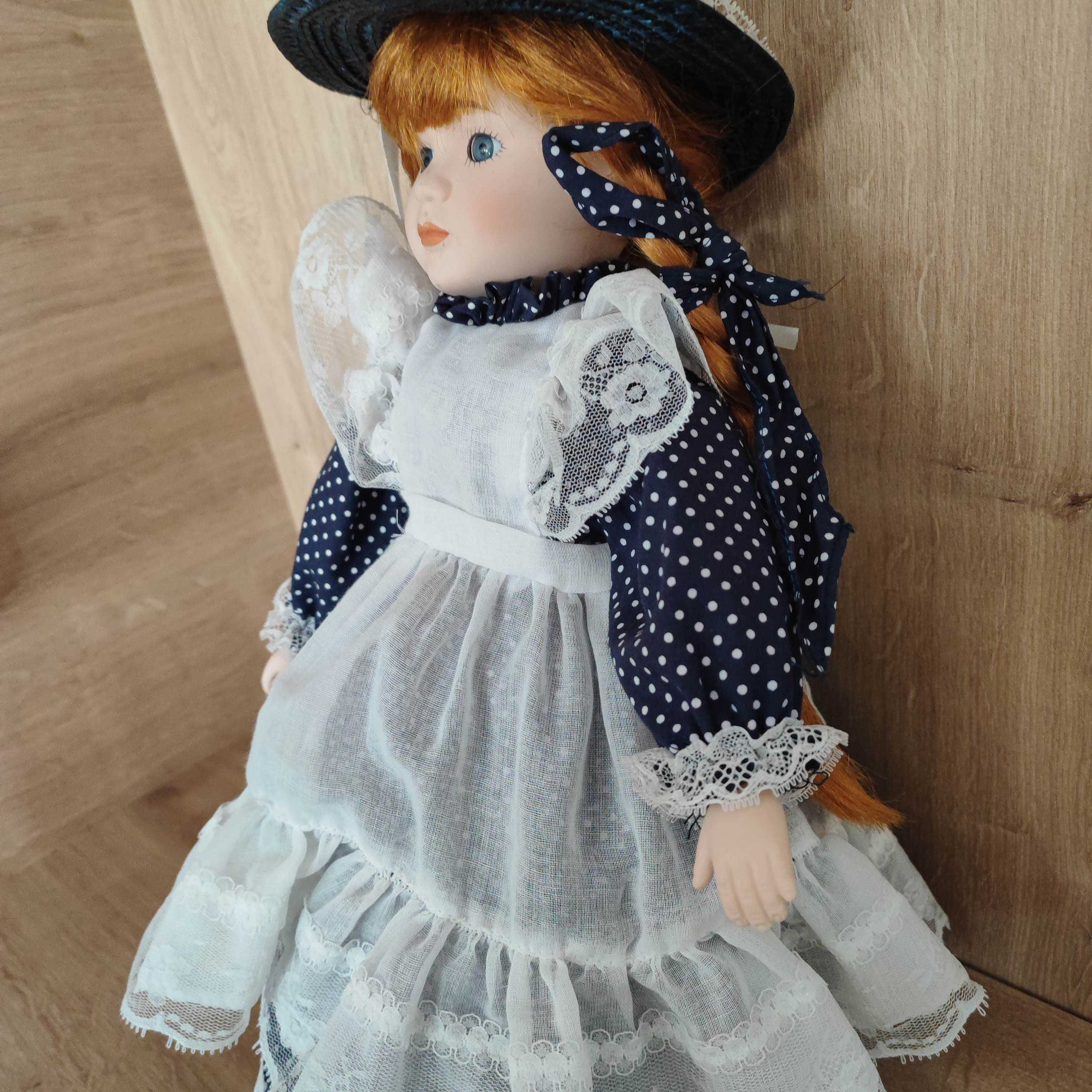 PROMENADE COLLECTION Lalka kolekcjonerska (collectible porcelain doll)